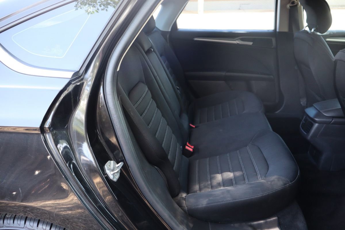 Used 2014 Ford Fusion SE FWD image 21