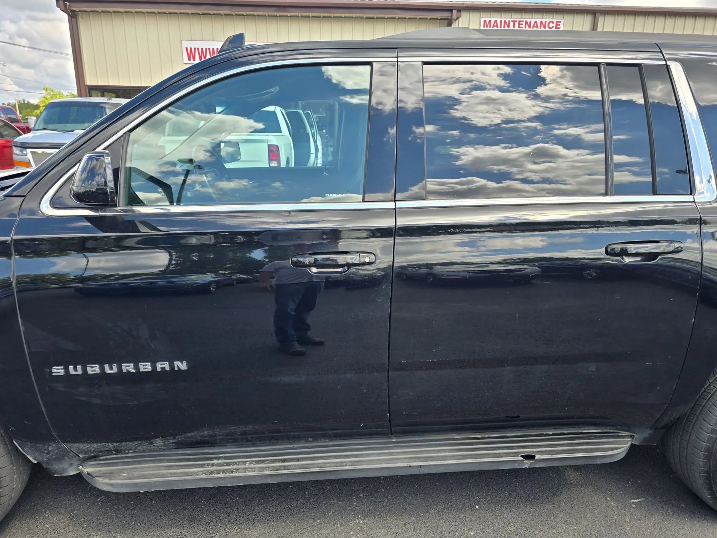Used 2017 Chevrolet Suburban LT image 29