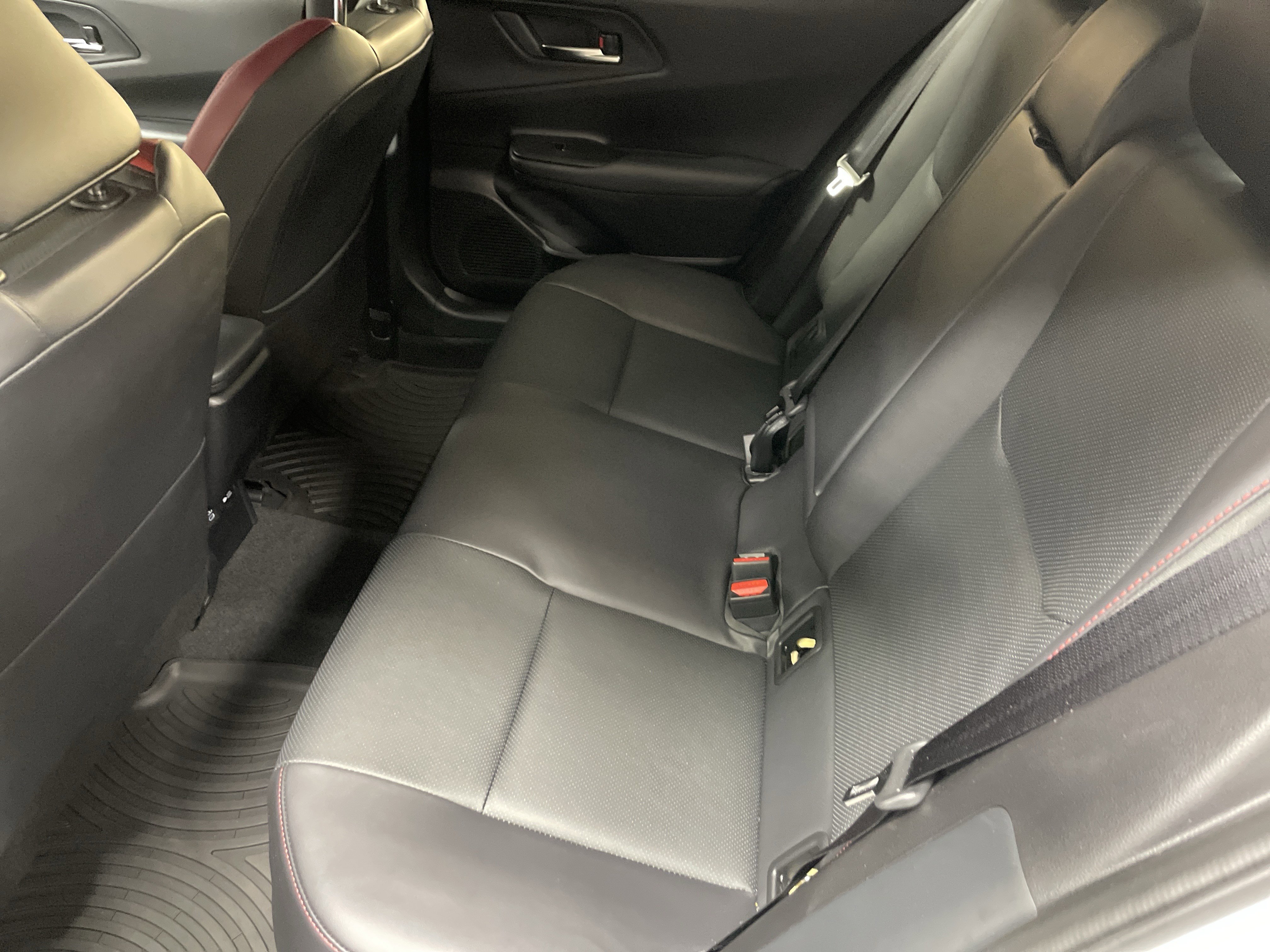 Used 2025 Toyota Prius Plug-In Hybrid FWD image 32
