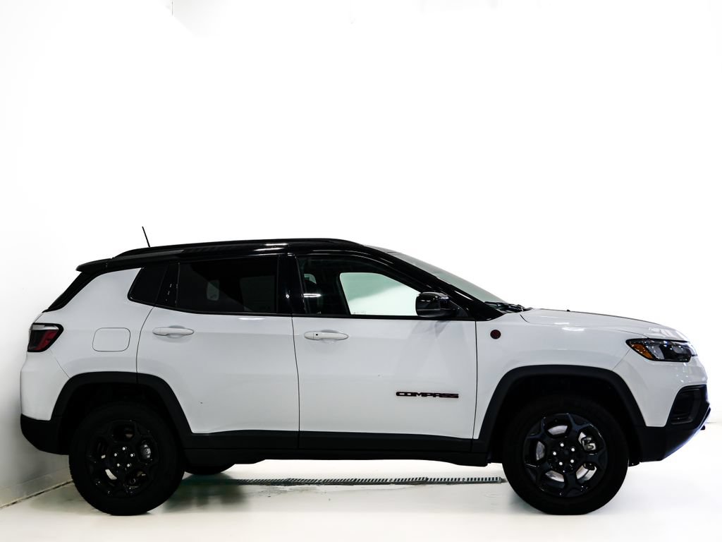 Used 2024 Jeep Compass Trailhawk AWD/4WD image 4