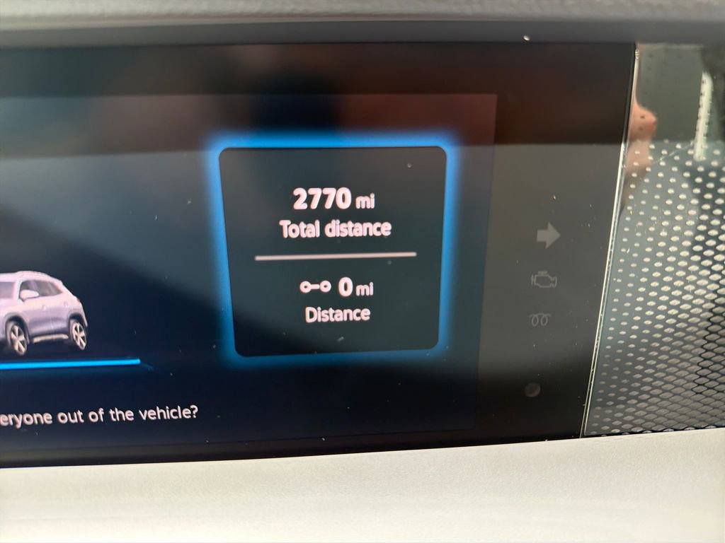 Certified 2025 Volkswagen Tiguan SE image 19