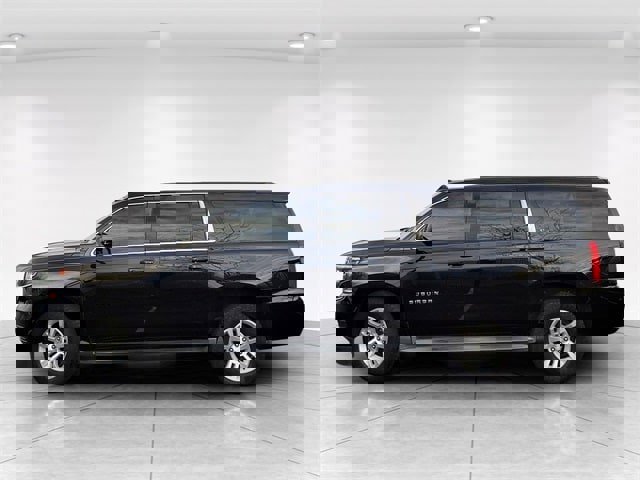 Used 2016 Chevrolet Suburban LT image 7