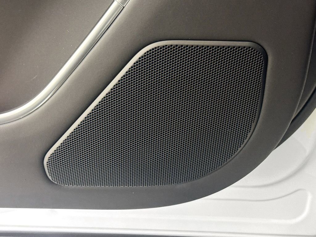 New 2026 Land Rover Range Rover Long Wheelbase SE image 17