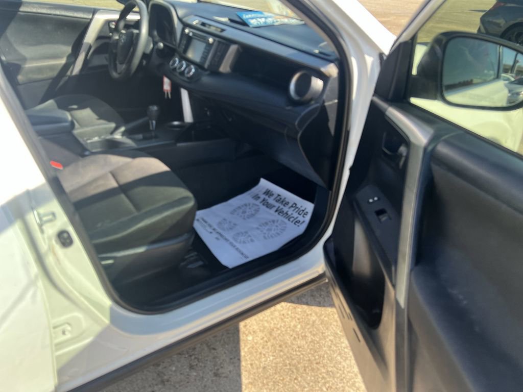 Used 2014 Toyota RAV4 LE image 22