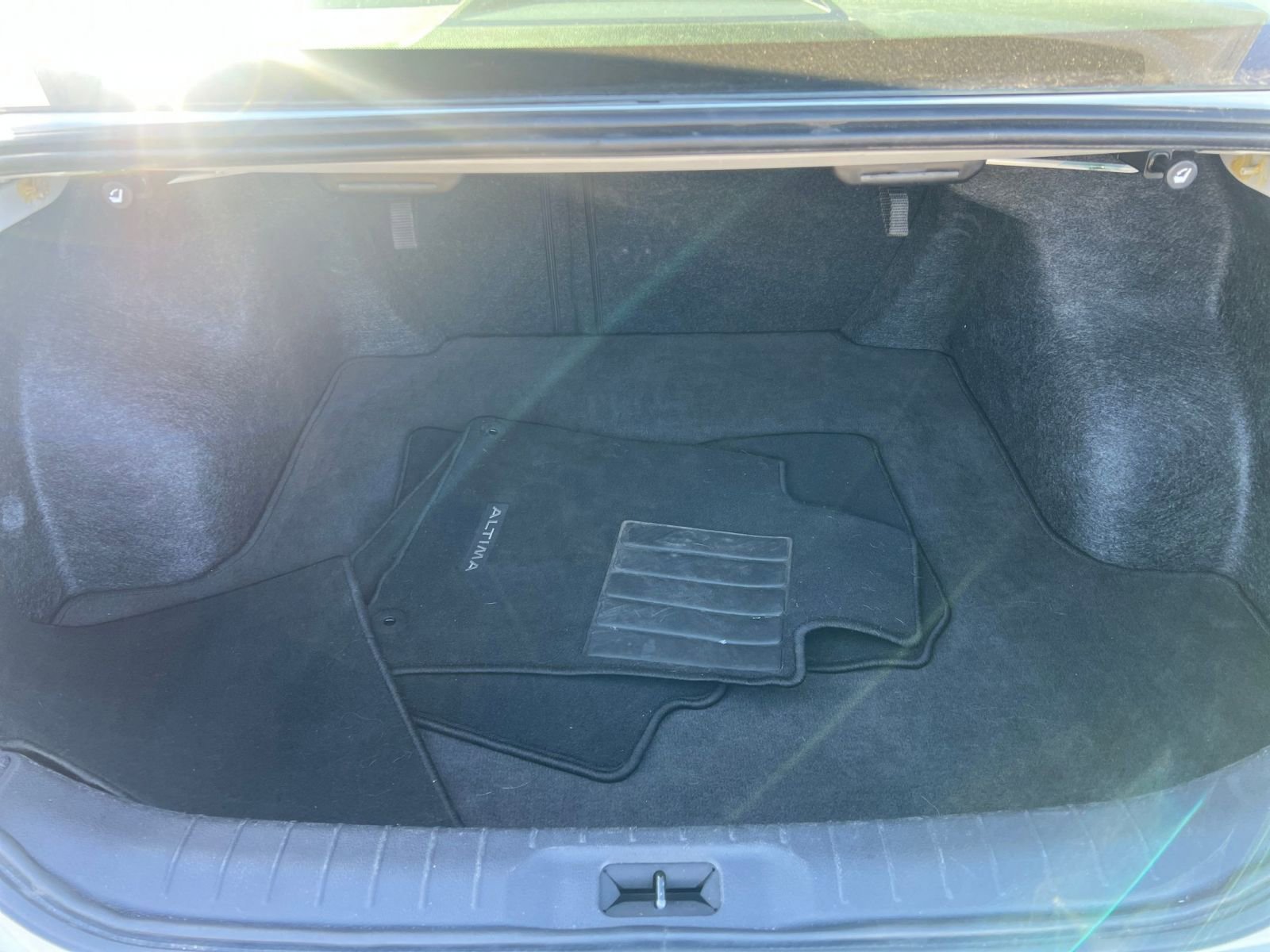 Used 2025 Nissan Altima 2.5 SV image 31