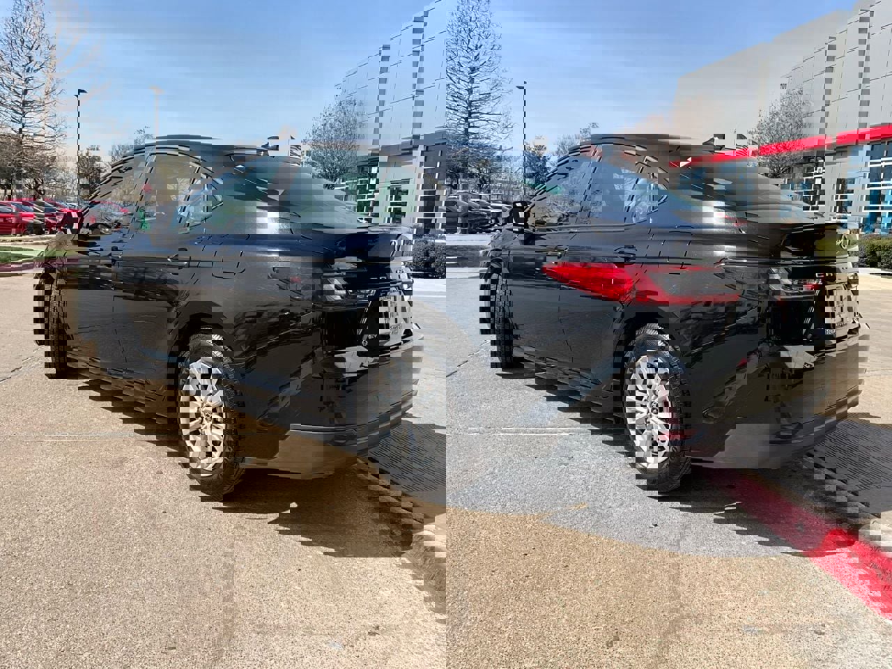 Used 2025 Toyota Camry LE image 8