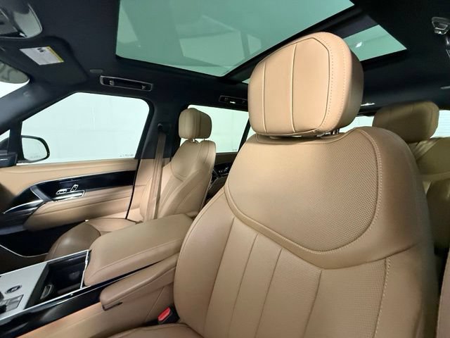 Certified 2025 Land Rover Range Rover Long Wheelbase SE AWD/4WD image 5