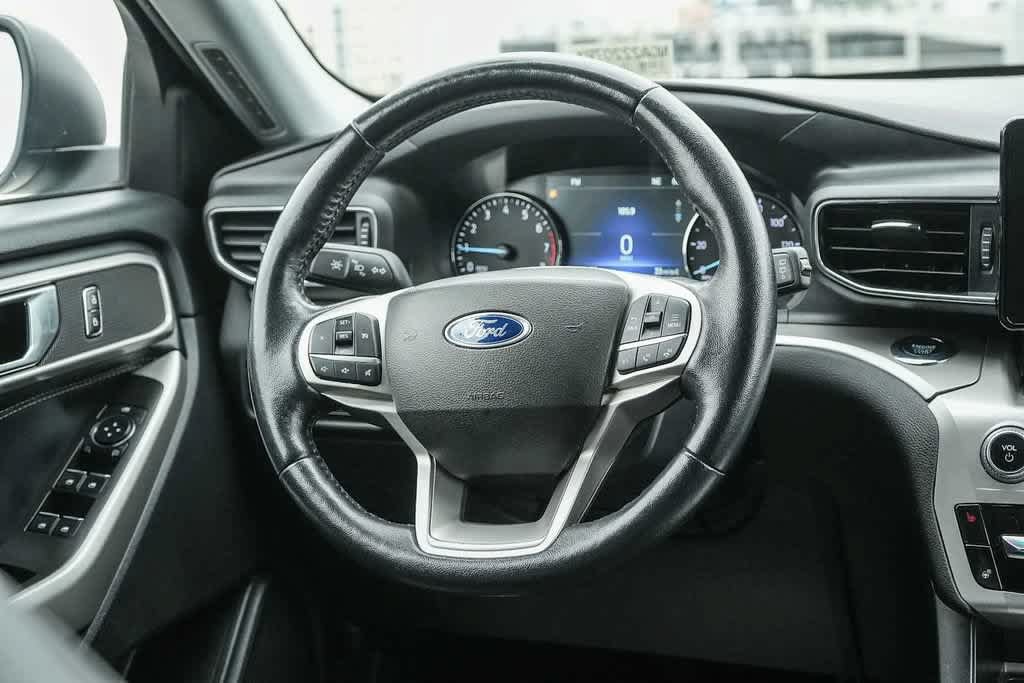 Used 2022 Ford Explorer XLT w/ Equipment Group 202A RWD image 12
