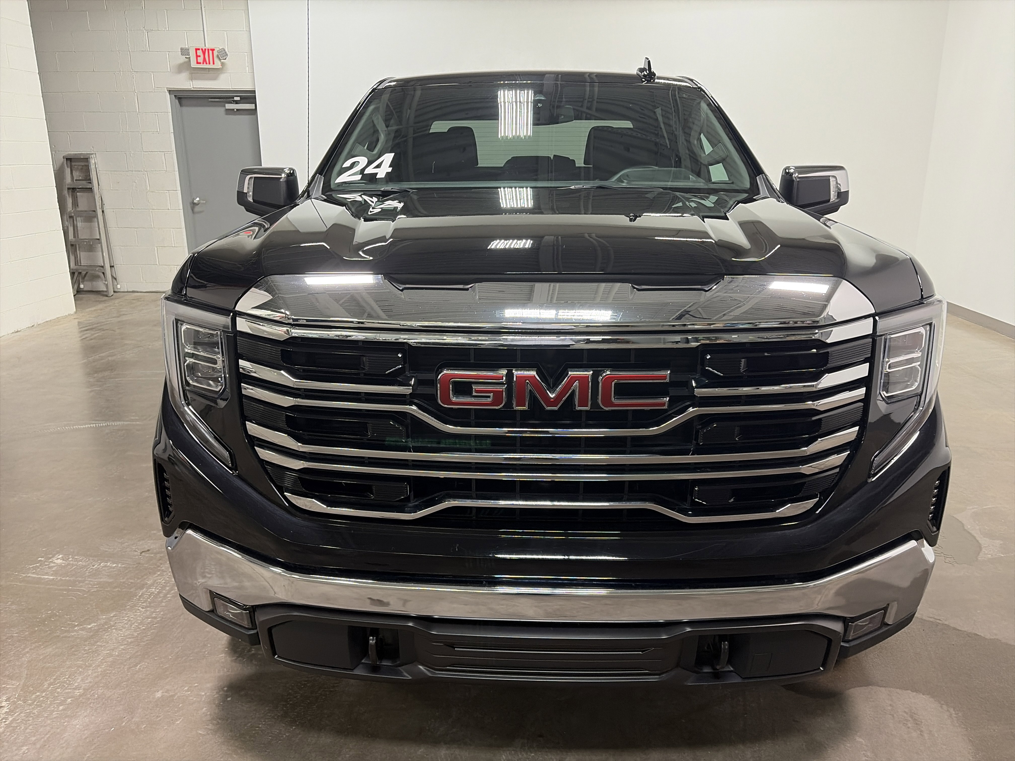 Used 2024 GMC Sierra 1500 SLT image 7