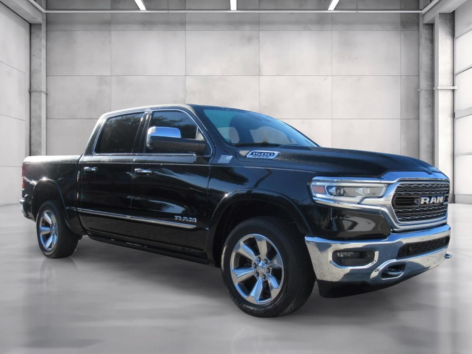 Used 2019 RAM 1500 Limited RWD image 1