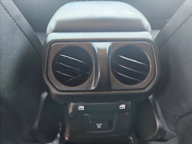 Used 2024 Jeep Wrangler Unlimited Sahara w/ Technology Group AWD/4WD image 17