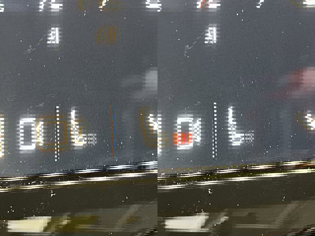 Used 2025 Volvo XC40 B5 Core image 22