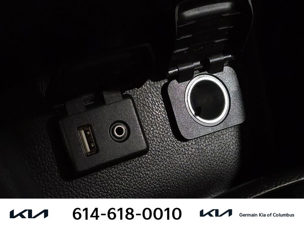 Used 2017 Chevrolet Cruze Premier image 32