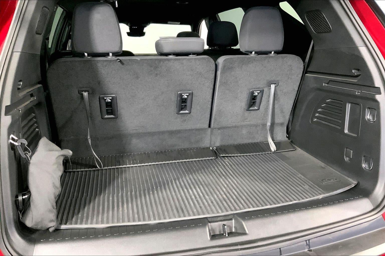 Used 2026 Chevrolet Traverse LT w/ Driver Confidence Package FWD image 4