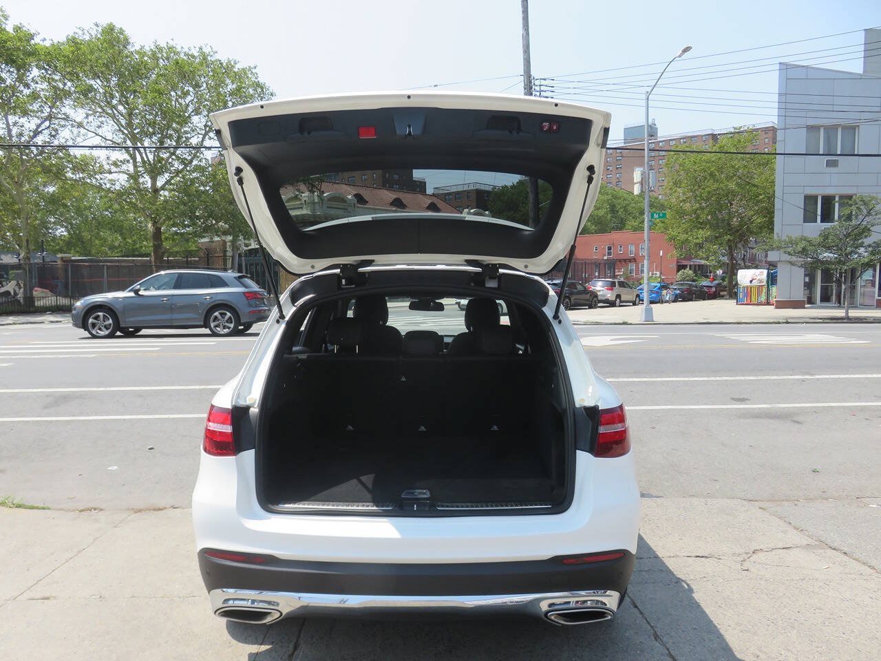 Used 2018 Mercedes-Benz GLC 300 4MATIC image 25