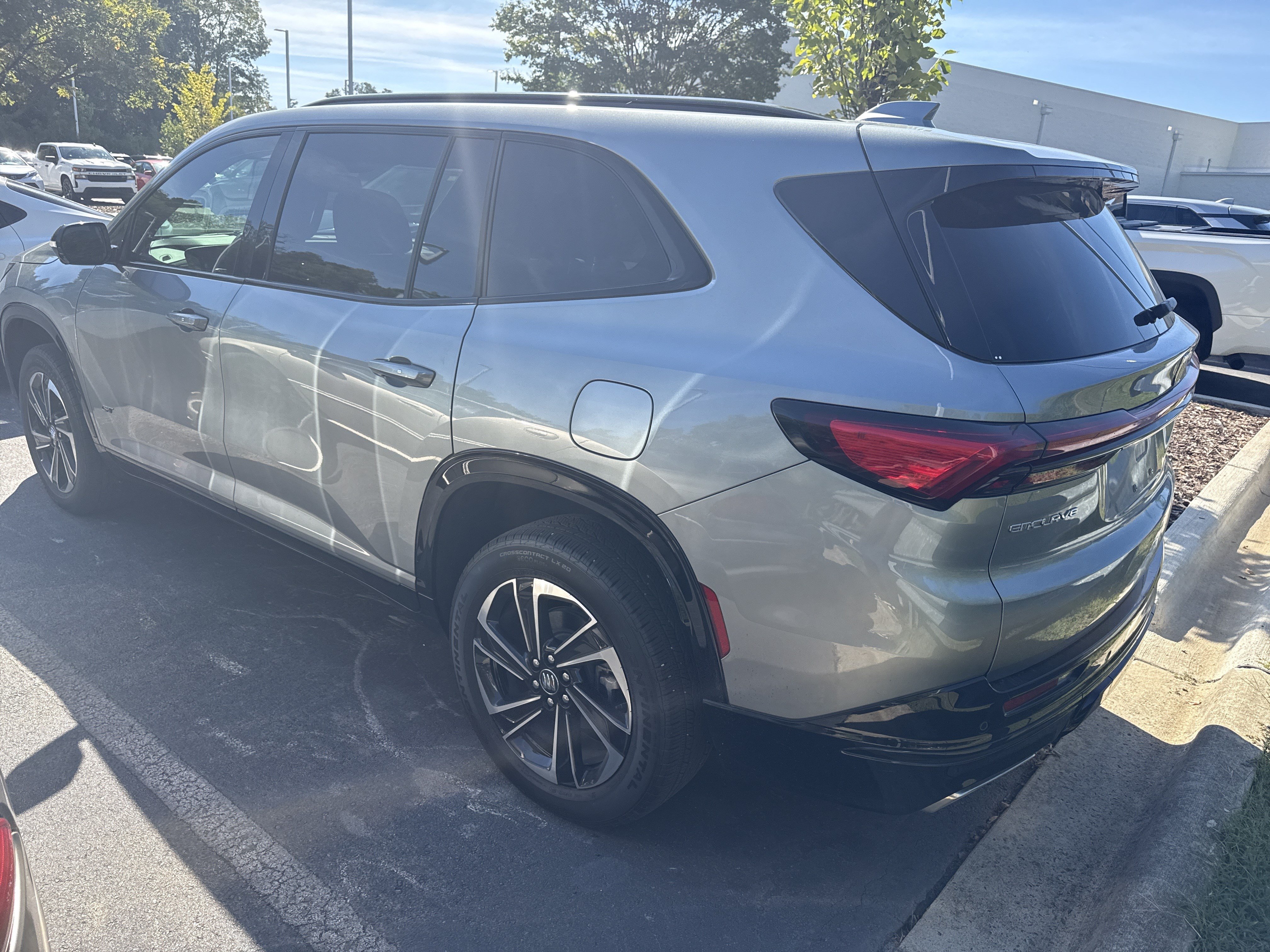 Used 2025 Buick Enclave Sport Touring w/ Power Package FWD image 9