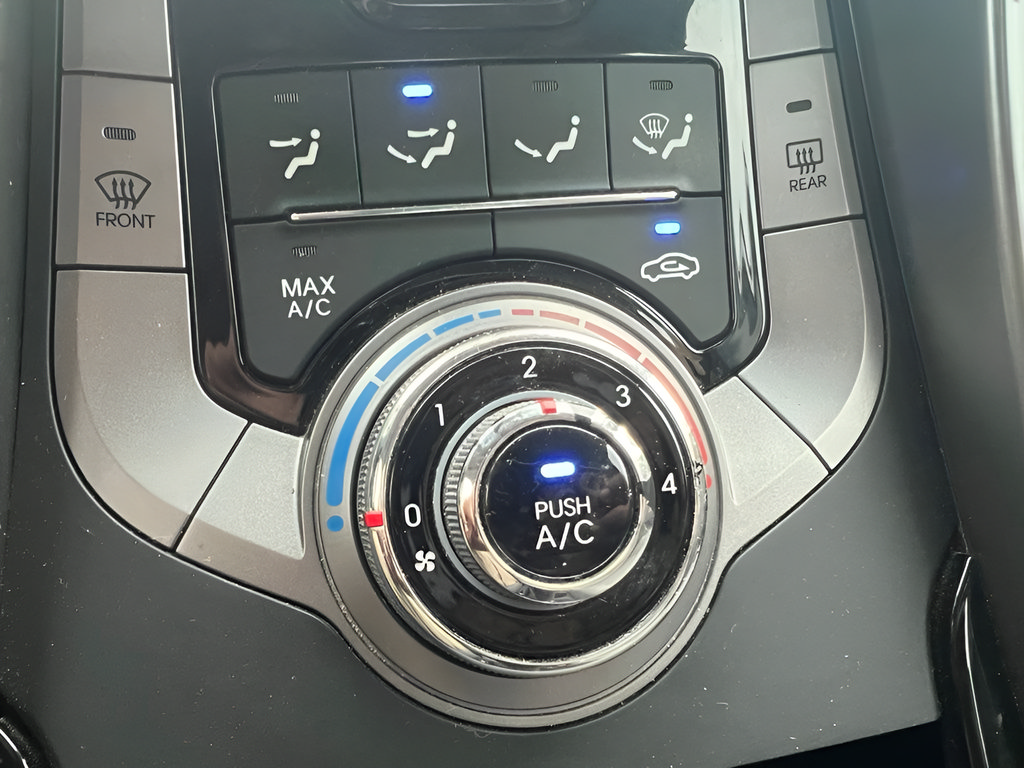 Used 2013 Hyundai Elantra GLS FWD image 32