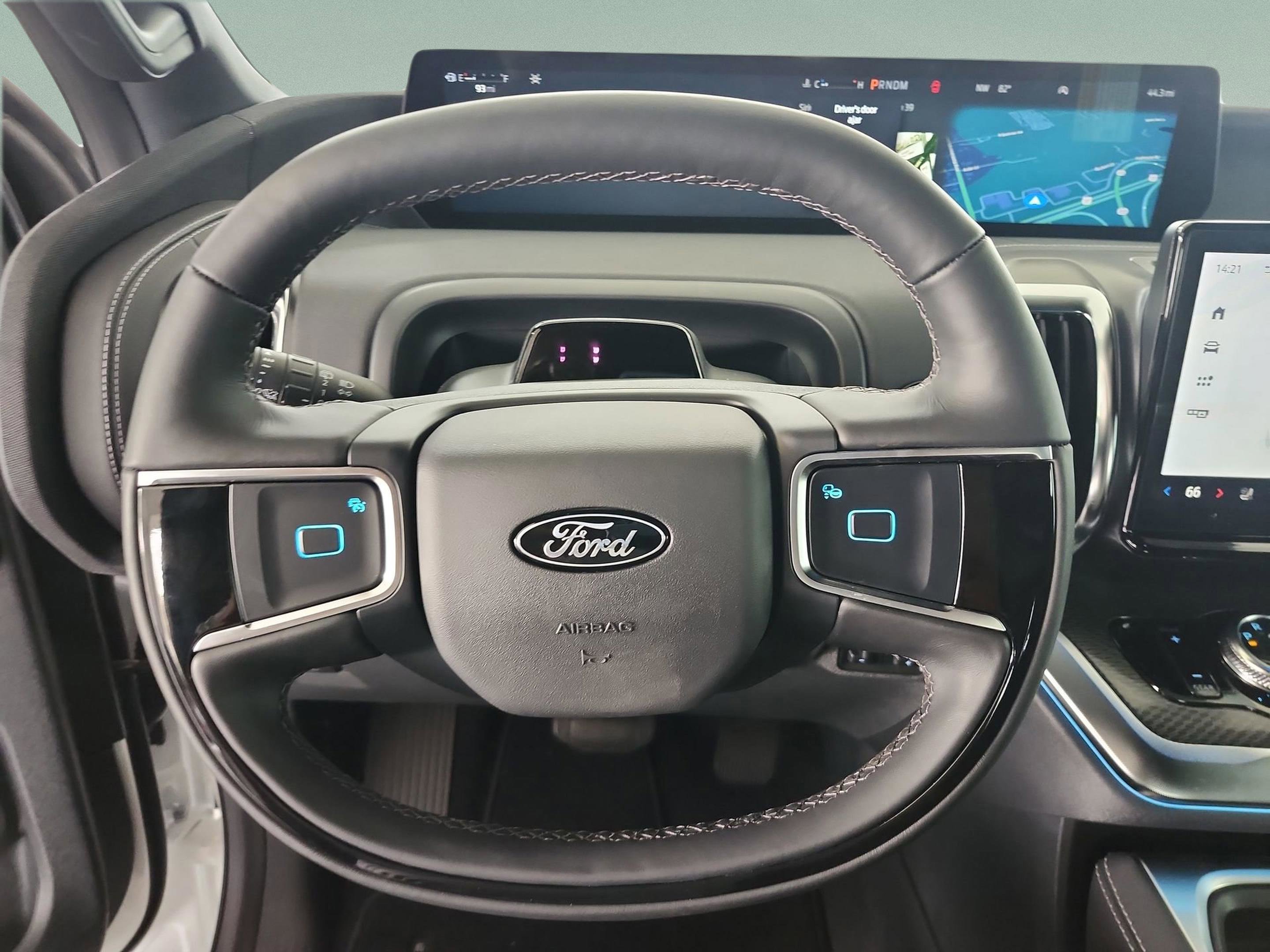 New 2025 Ford Expedition Platinum w/ Stealth Performance Package AWD/4WD image 9