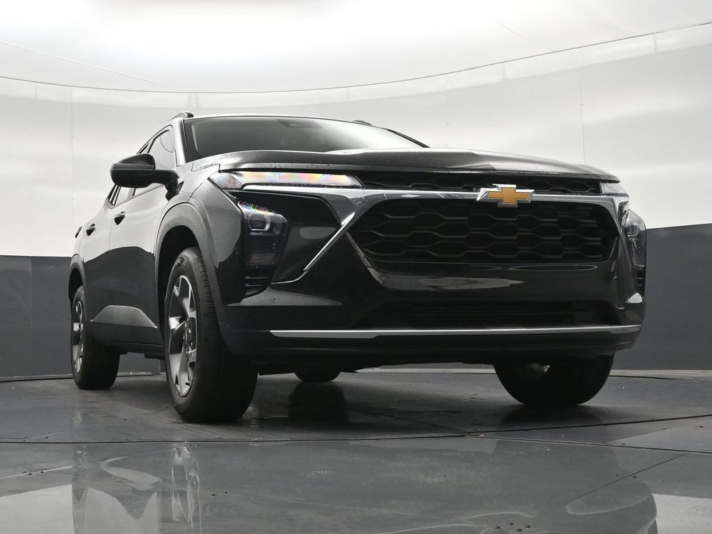 Used 2025 Chevrolet Trax LT FWD image 29