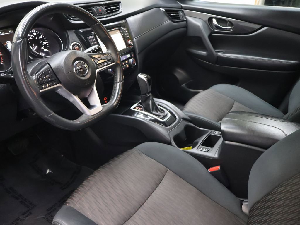 Used 2017 Nissan Rogue SV AWD/4WD image 18