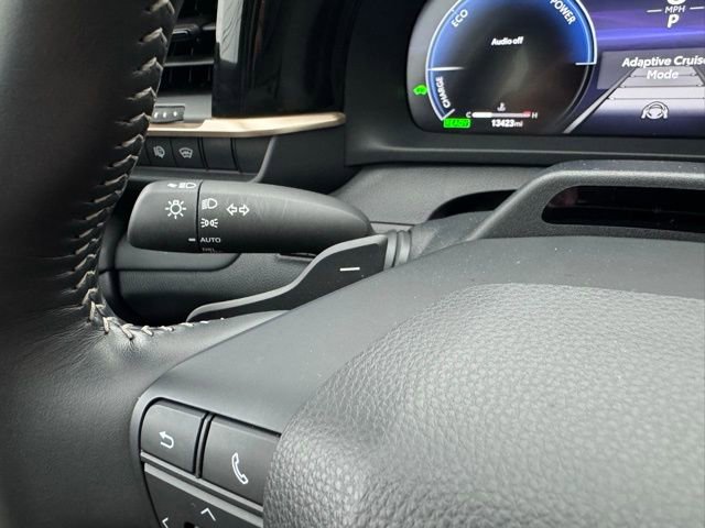 Used 2025 Toyota Crown Signia w/ Advanced Technology Package image 28