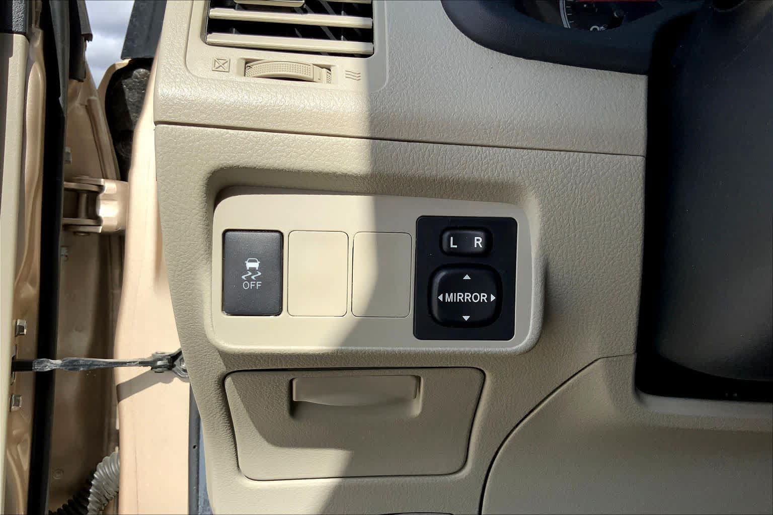 Used 2013 Toyota Corolla LE FWD image 31