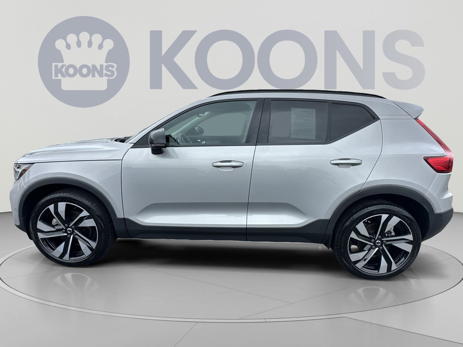 Used 2023 Volvo XC40 B5 Plus w/ Protection Package Premier AWD/4WD image 7