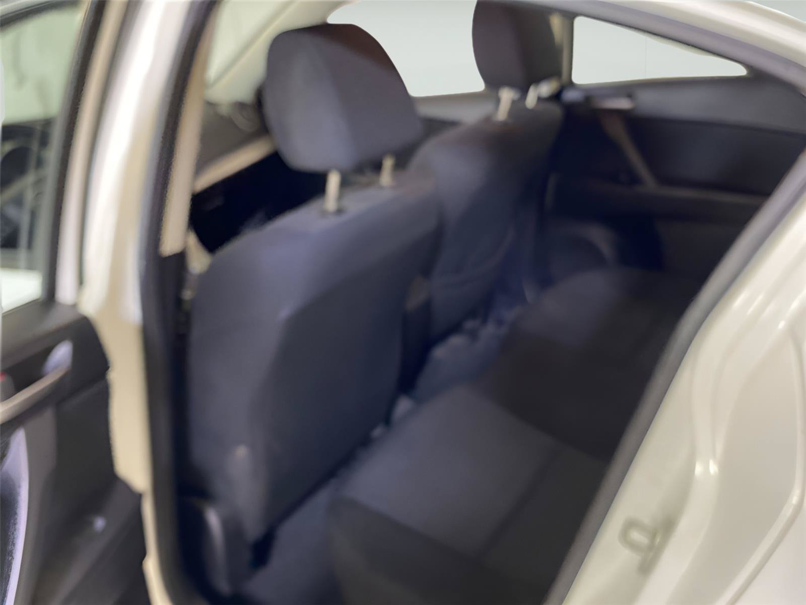 Used 2011 MAZDA MAZDA3 i Touring FWD image 22