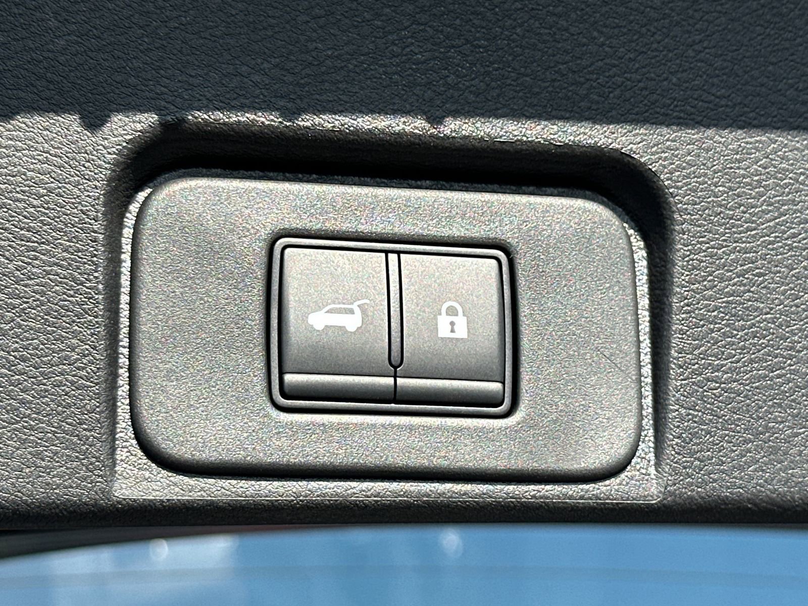 Used 2026 Nissan Rogue SV image 19