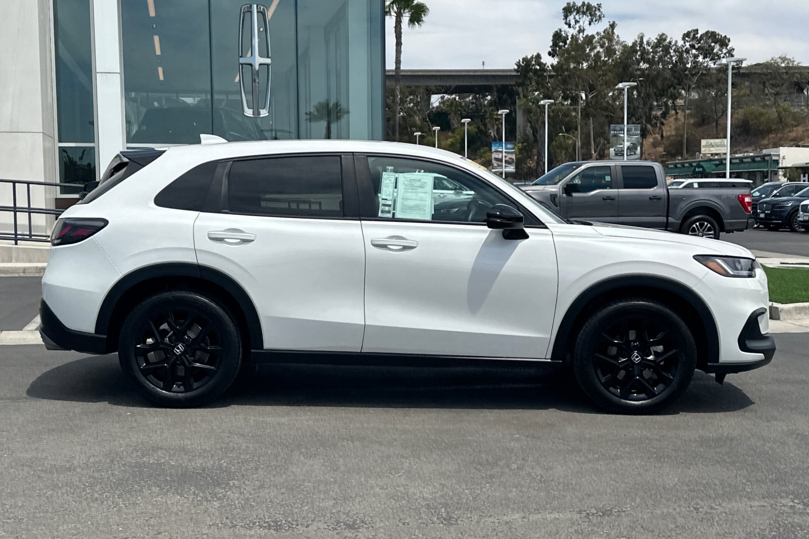 Used 2024 Honda HR-V Sport image 2