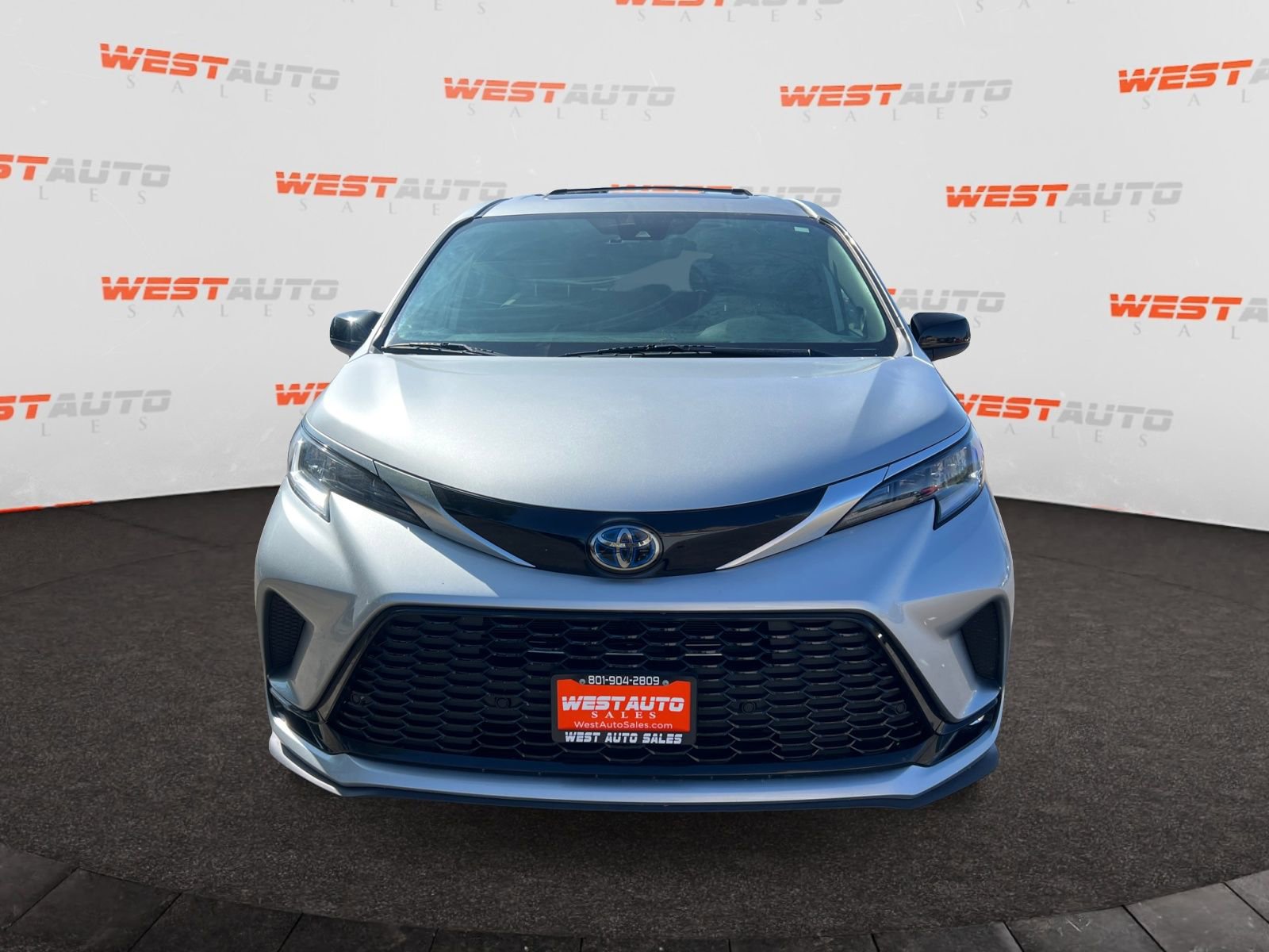 Used 2021 Toyota Sienna XSE w/ XSE Plus Package AWD/4WD image 8