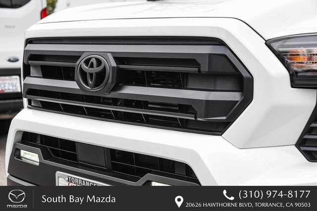 Used 2025 Toyota Tacoma SR5 AWD/4WD image 5