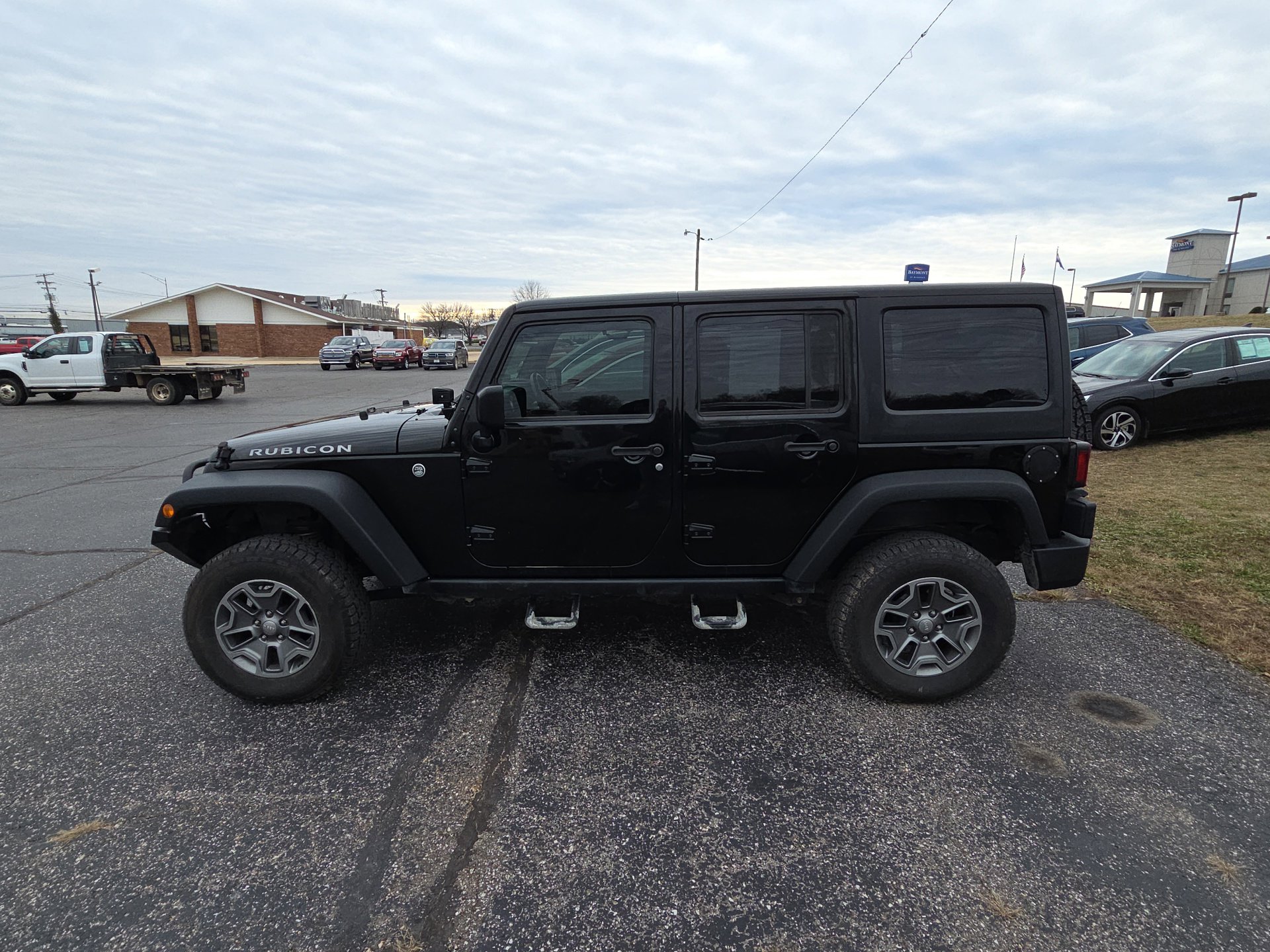 Used 2017 Jeep Wrangler Unlimited Rubicon w/ Max Tow Package image 4