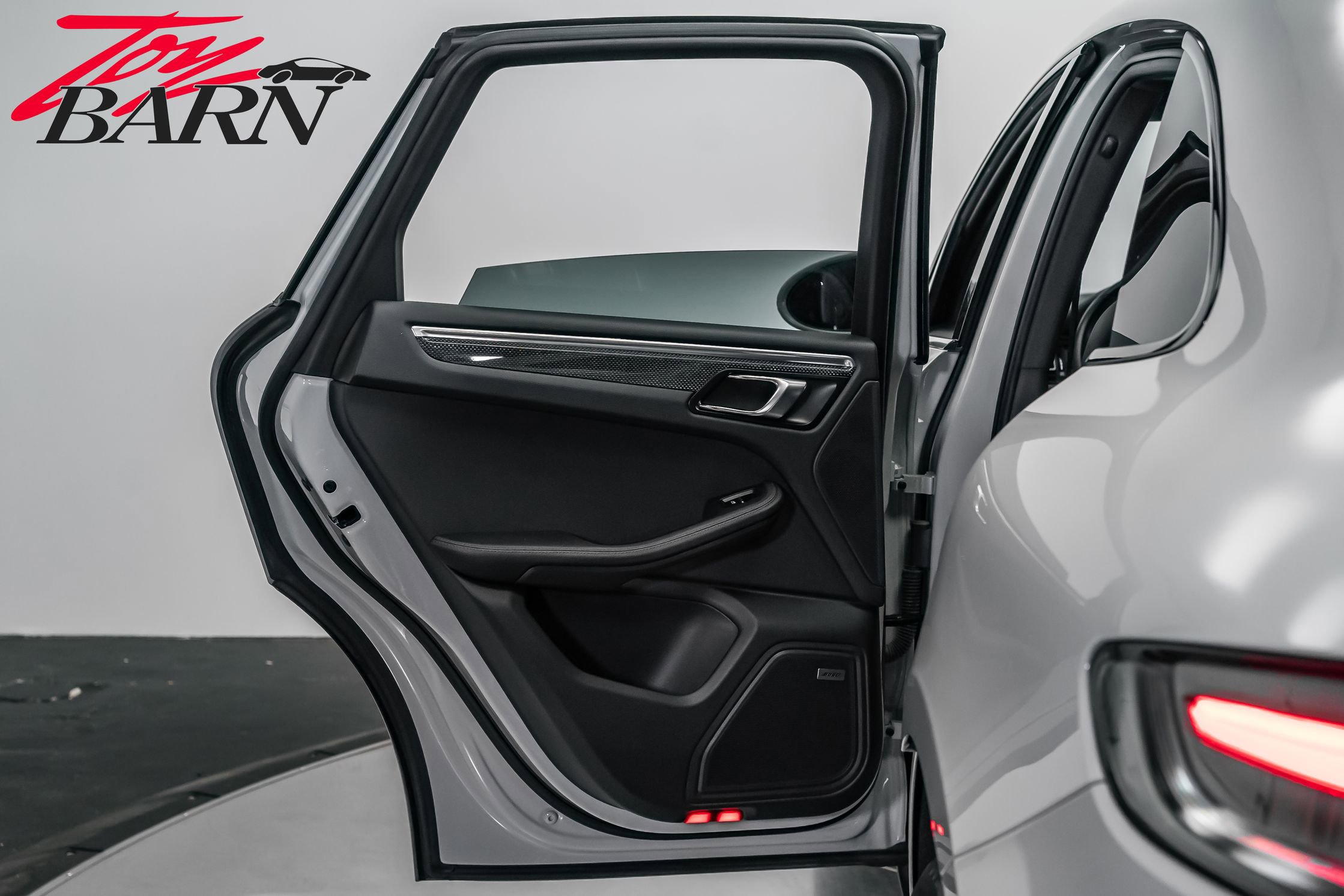 Used 2023 Porsche Macan S image 45