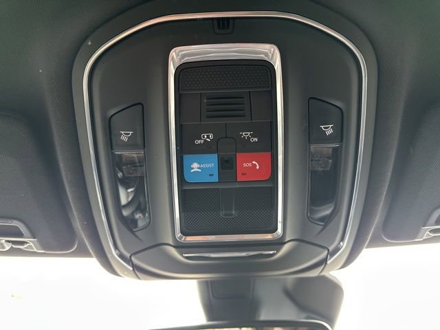 Used 2024 Jeep Grand Cherokee Laredo w/ Trailer Tow Package AWD/4WD image 34