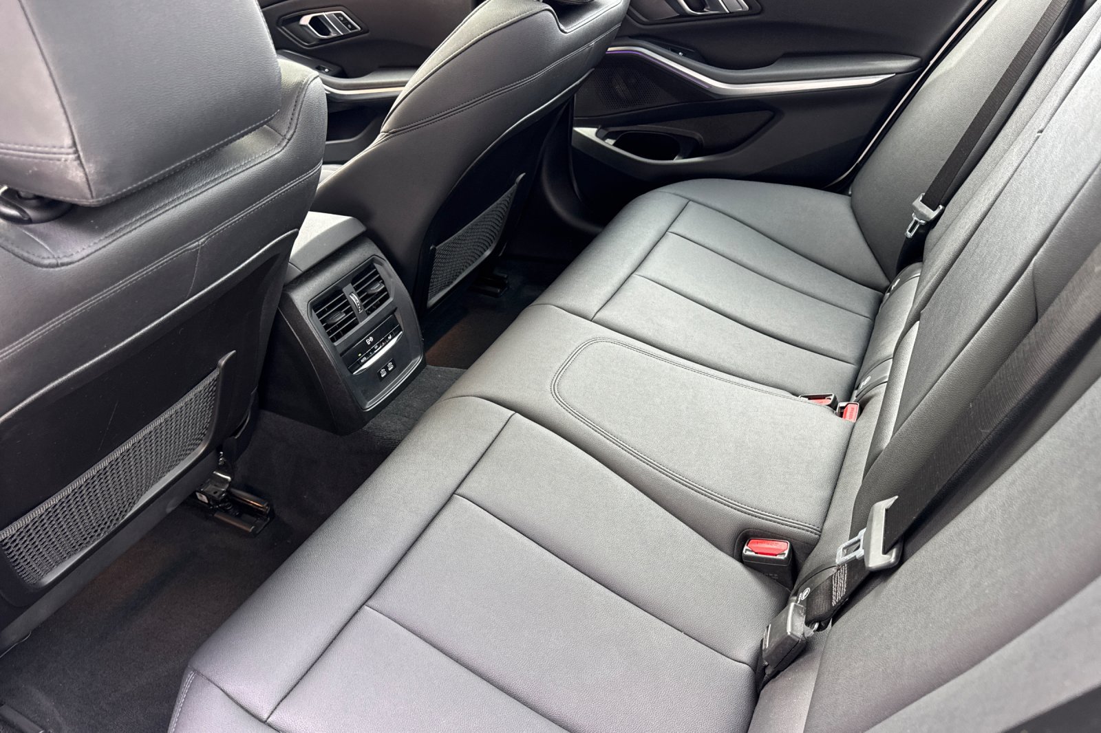Used 2021 BMW 330i Sedan w/ M Sport Package RWD image 14