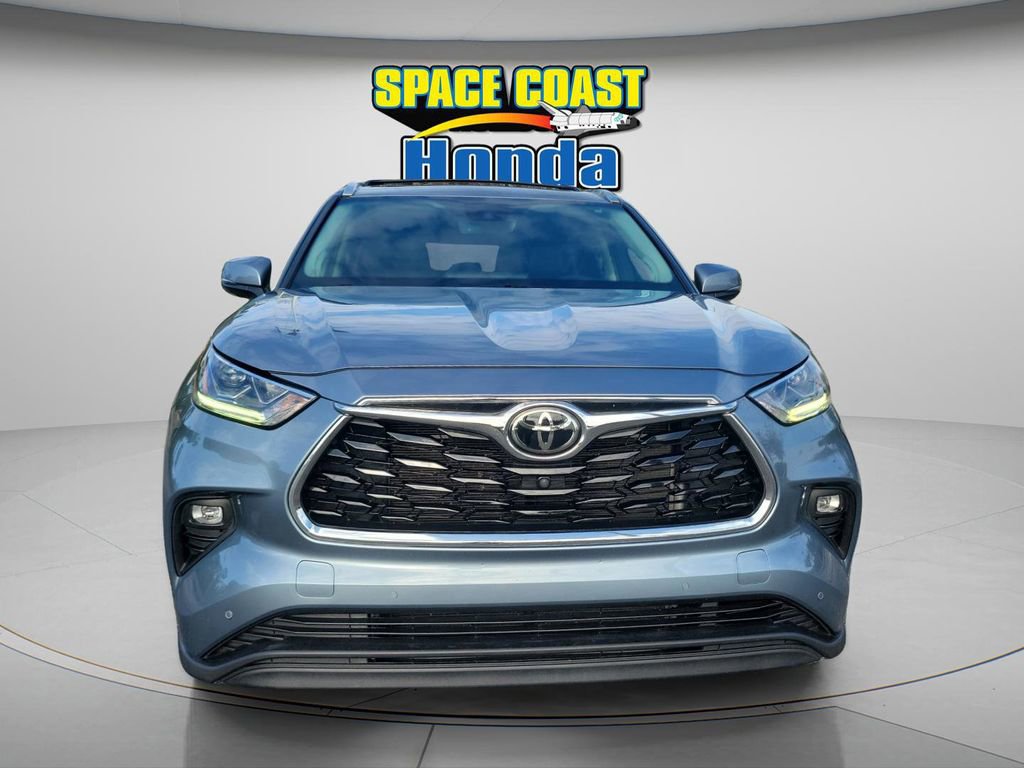 Used 2022 Toyota Highlander Limited image 8