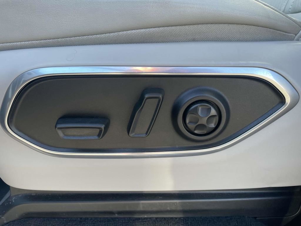 Certified 2024 Jeep Wagoneer L Series II w/ Flexible Seating Group image 27