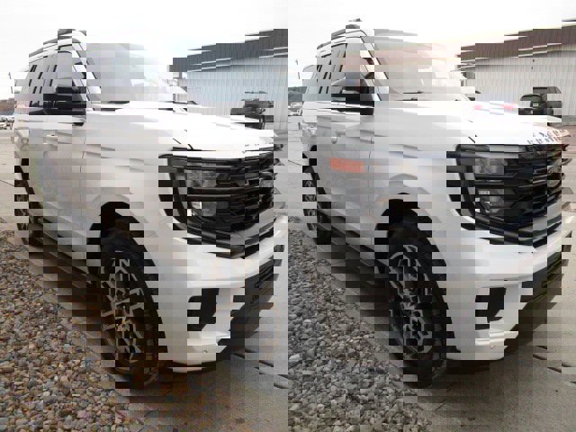 New 2026 Ford Expedition Active image 3