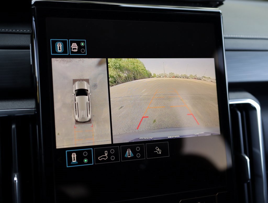 Used 2025 GMC Acadia Elevation image 17