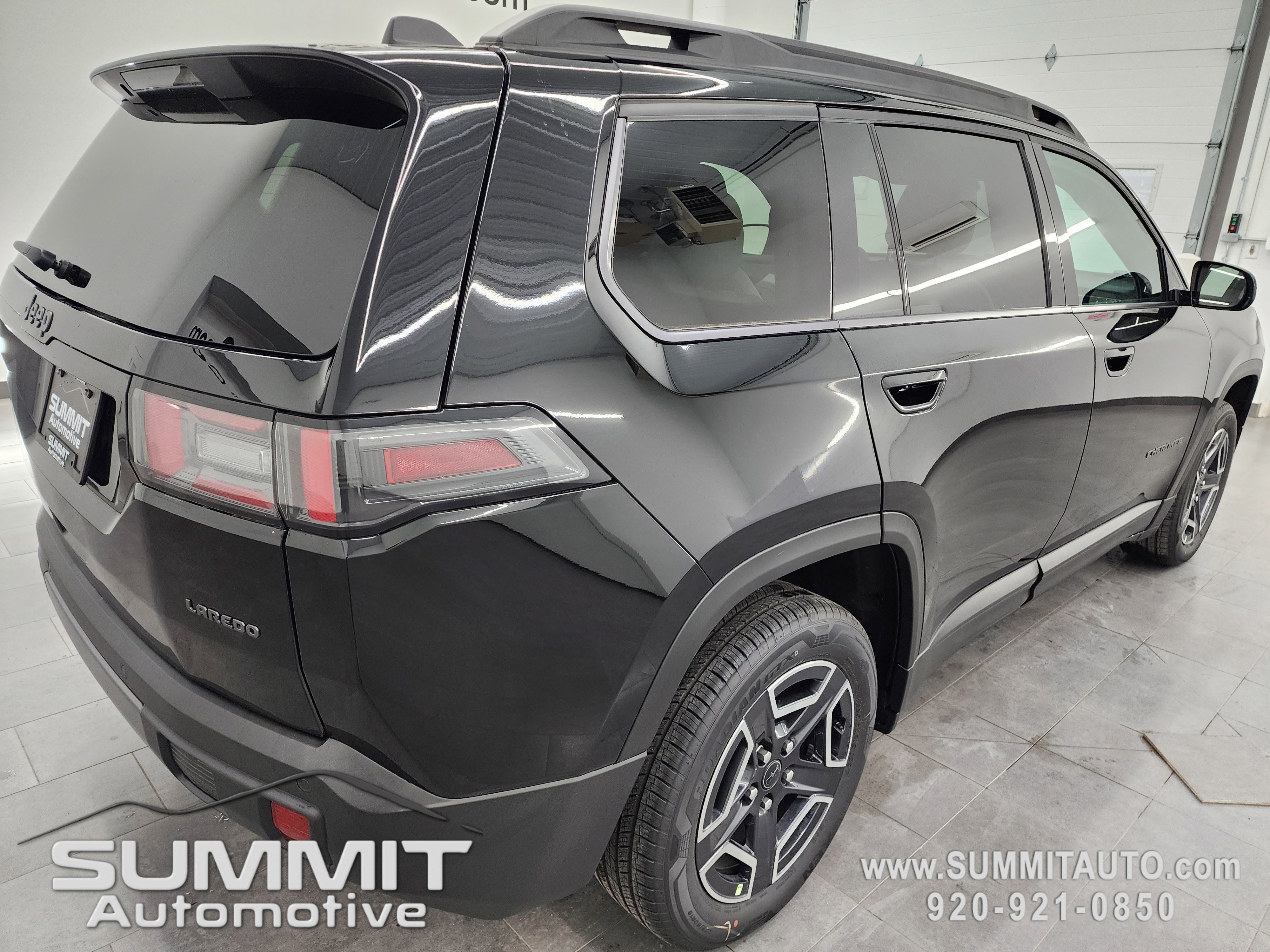 New 2026 Jeep Cherokee Laredo image 5