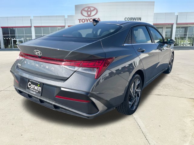 Used 2025 Hyundai Elantra SEL FWD image 5