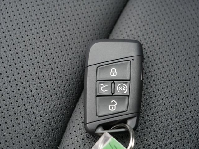 Certified 2023 Volkswagen Taos SEL AWD/4WD image 36