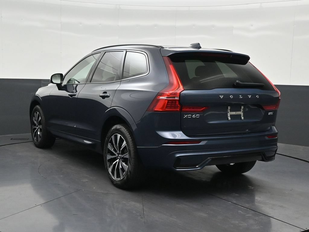 Certified 2024 Volvo XC60 B5 Core AWD/4WD image 3