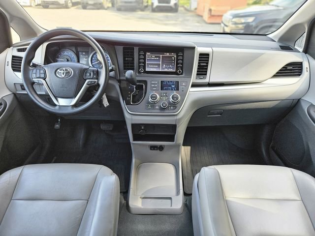 Used 2020 Toyota Sienna L image 15