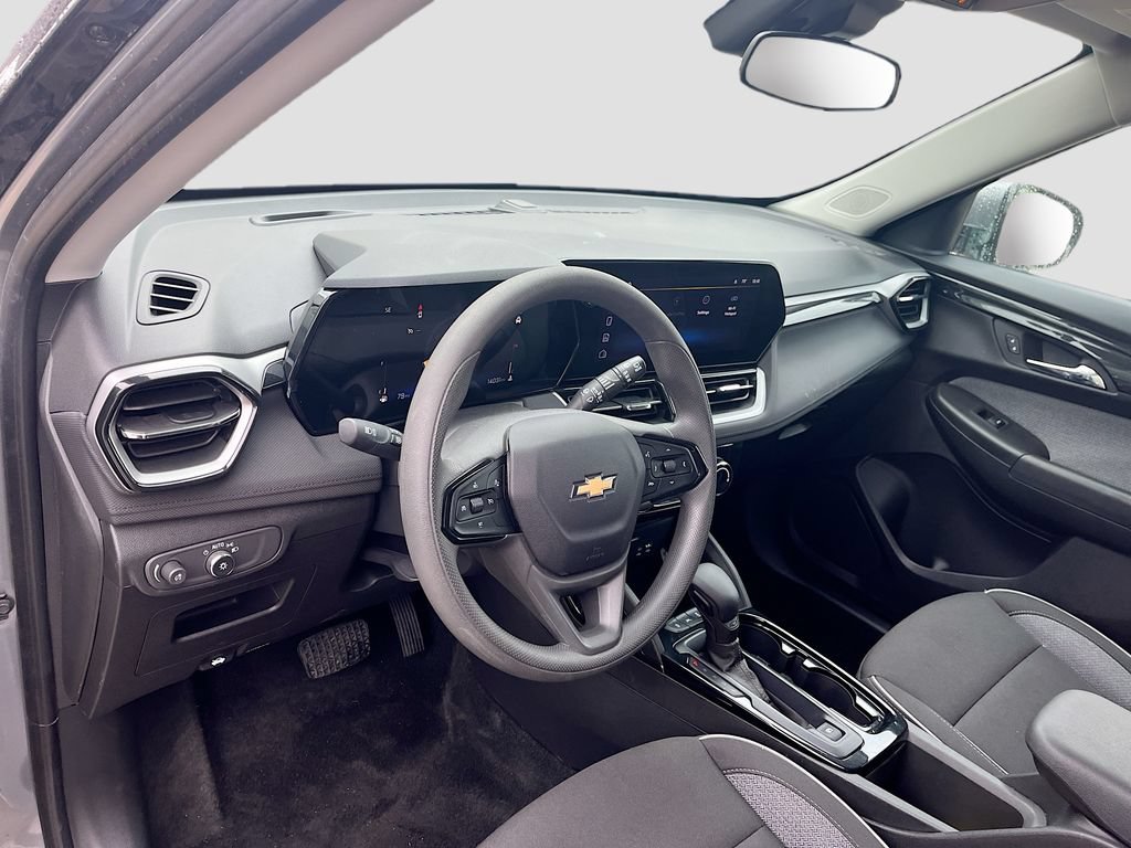 Used 2025 Chevrolet TrailBlazer LT FWD image 9