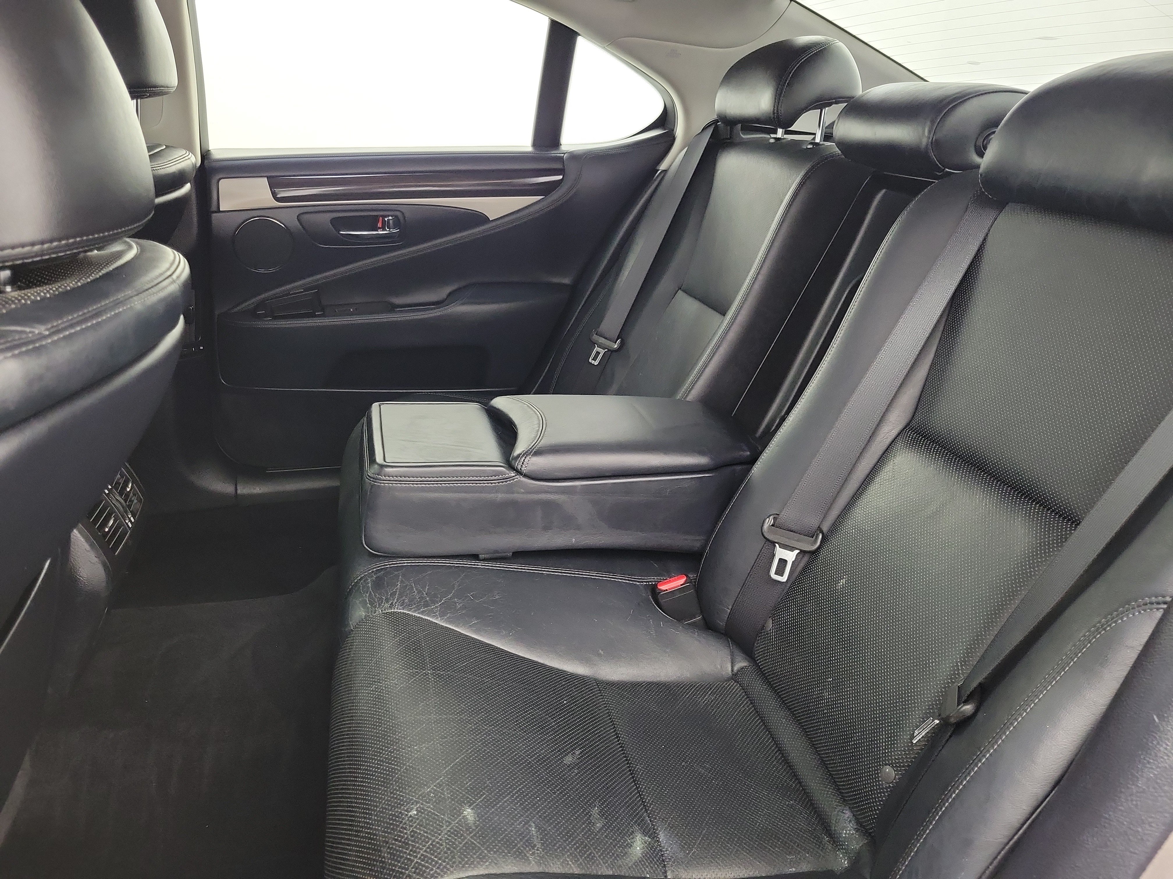 Used 2013 Lexus LS 460 w/ Comfort Pkg RWD image 10