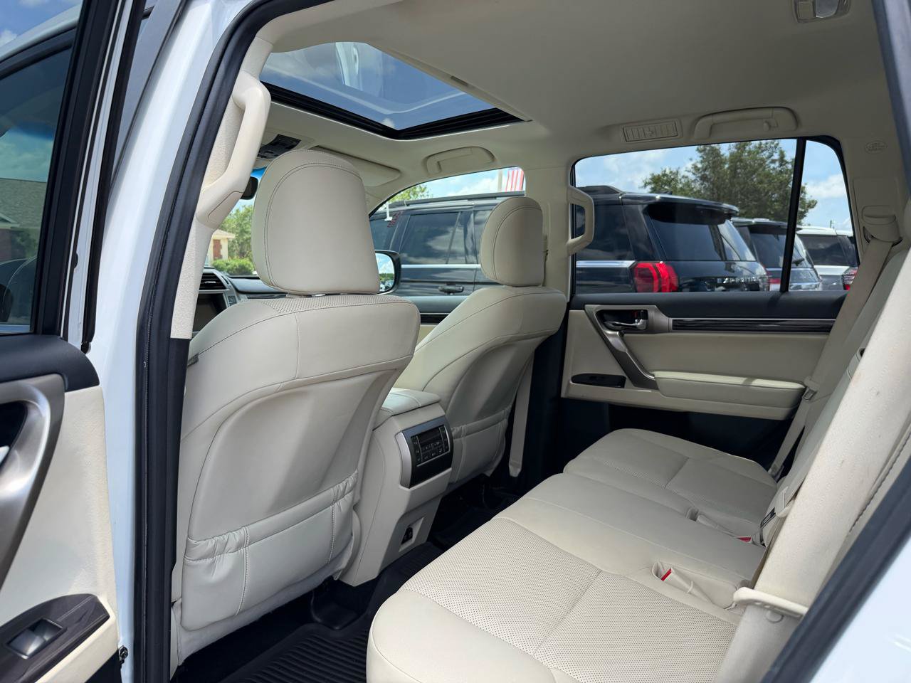 Used 2020 Lexus GX 460 Premium w/ Premium Package AWD/4WD image 17