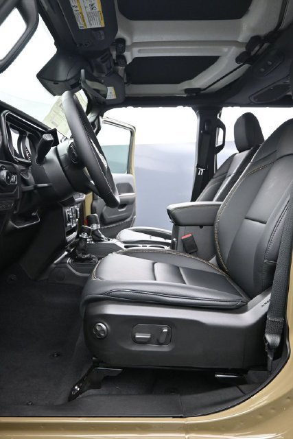 New 2026 Jeep Wrangler Unlimited Sahara AWD/4WD image 9