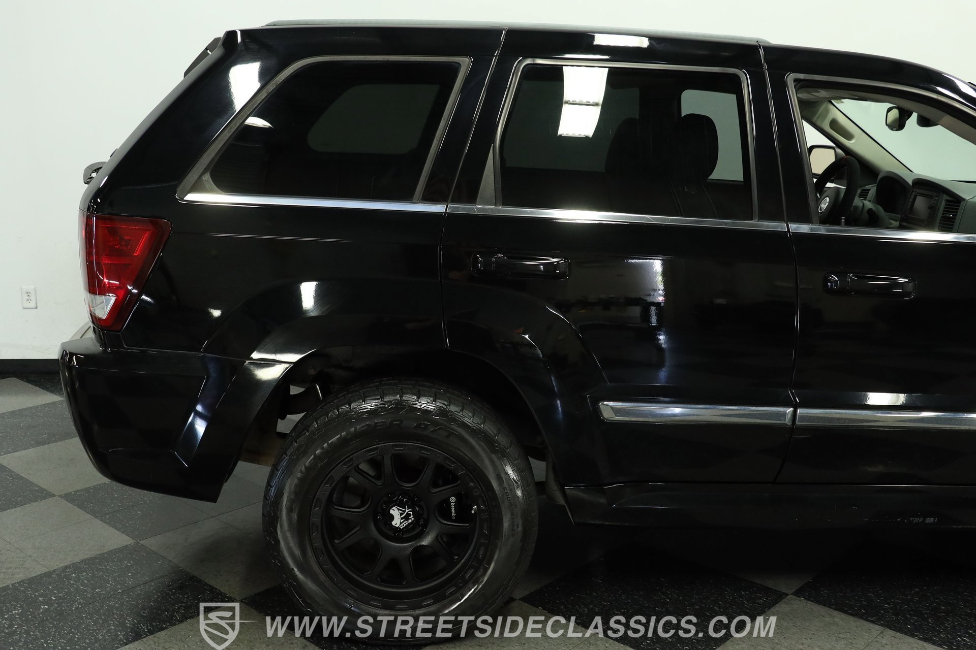 Used 2006 Jeep Grand Cherokee SRT8 w/ SRT Option Group I image 27